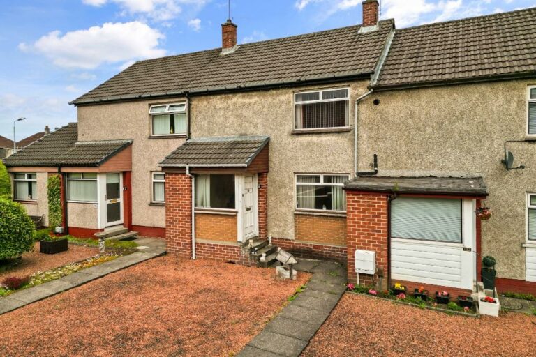 Rowantree Gardens, Irvine, North Ayrshire, KA11