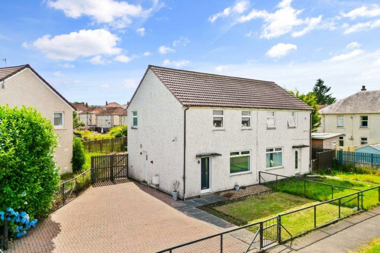 Annanhill Place, Kilwinning, North Ayrshire, KA13