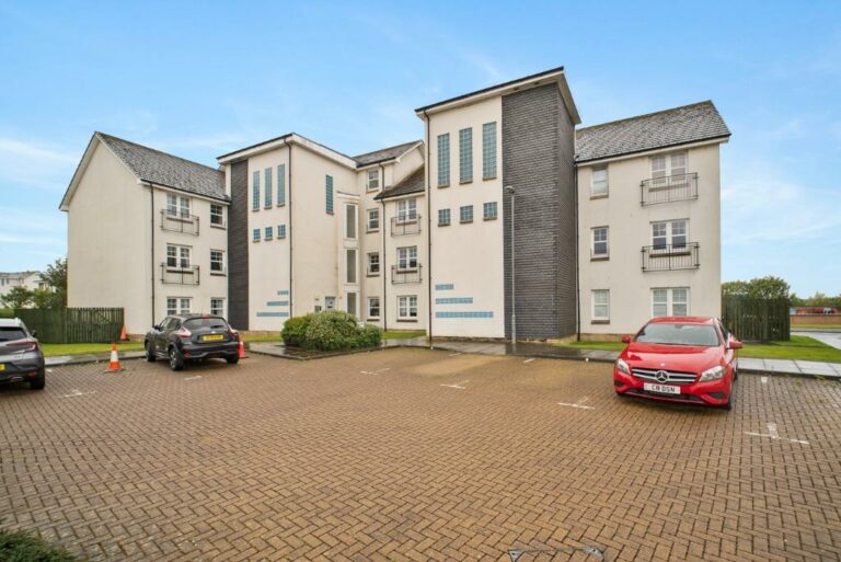 Annanhill Place, Kilwinning, North Ayrshire, KA13