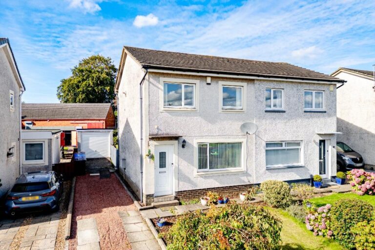 Annanhill Place, Kilwinning, North Ayrshire, KA13