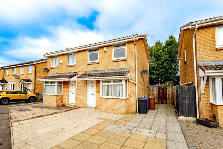 Annanhill Place, Kilwinning, North Ayrshire, KA13