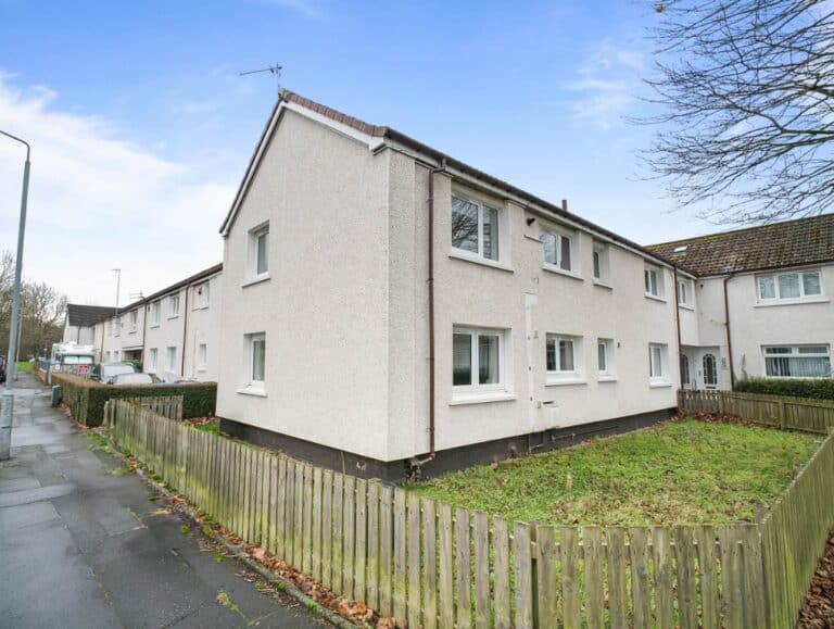 Annanhill Place, Kilwinning, North Ayrshire, KA13