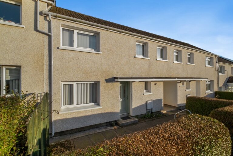 Lloyd Walk, Stewarton, East Ayrshire, KA3