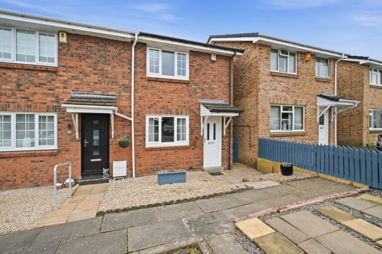 Woodhill Crescent, Irvine